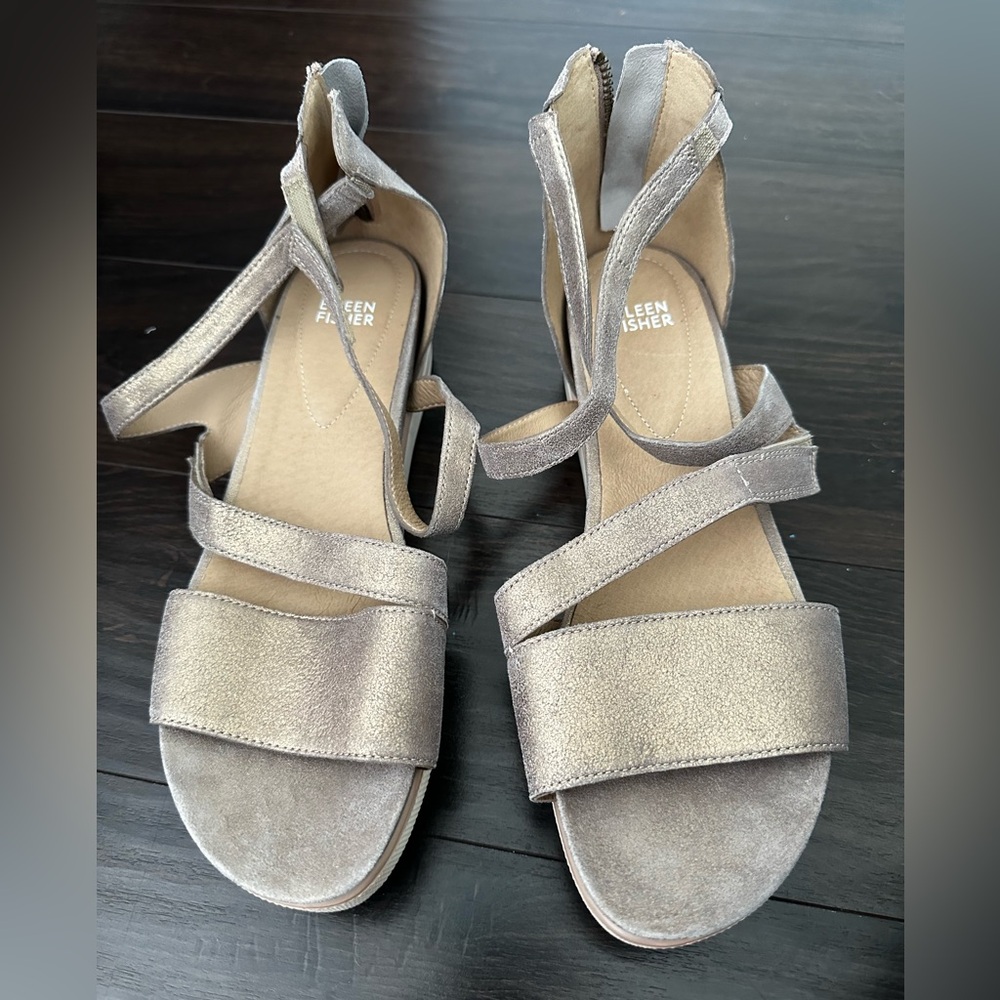 Eileen Fisher Size 10 gold metallic flat sport strappy sandals